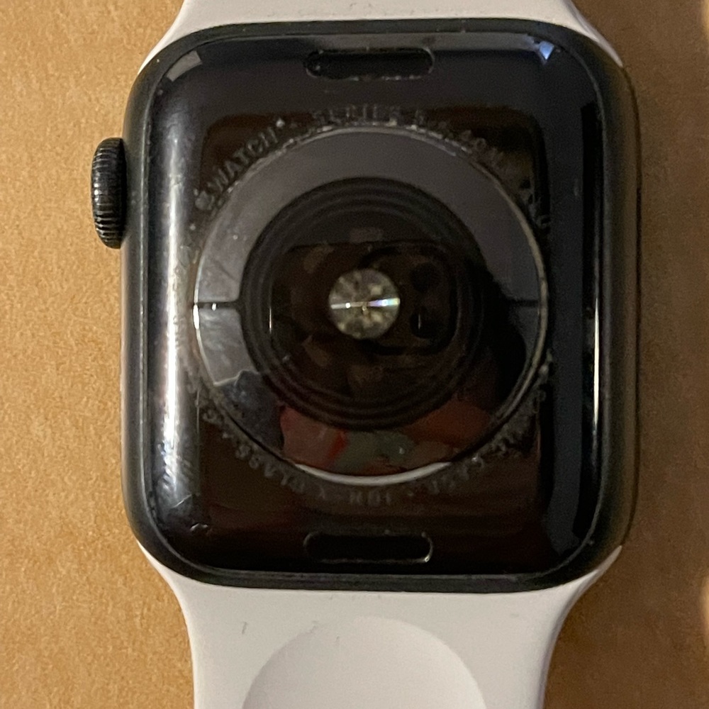 SOLD Apple watch series 5 aluminium black GPS - Picture 9 of 9